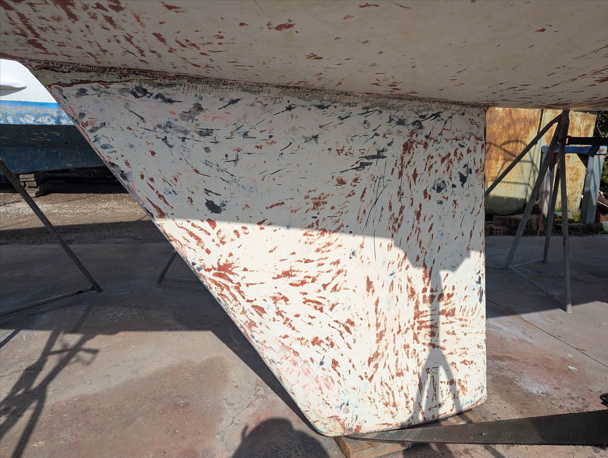 Scraping antifoul from hull