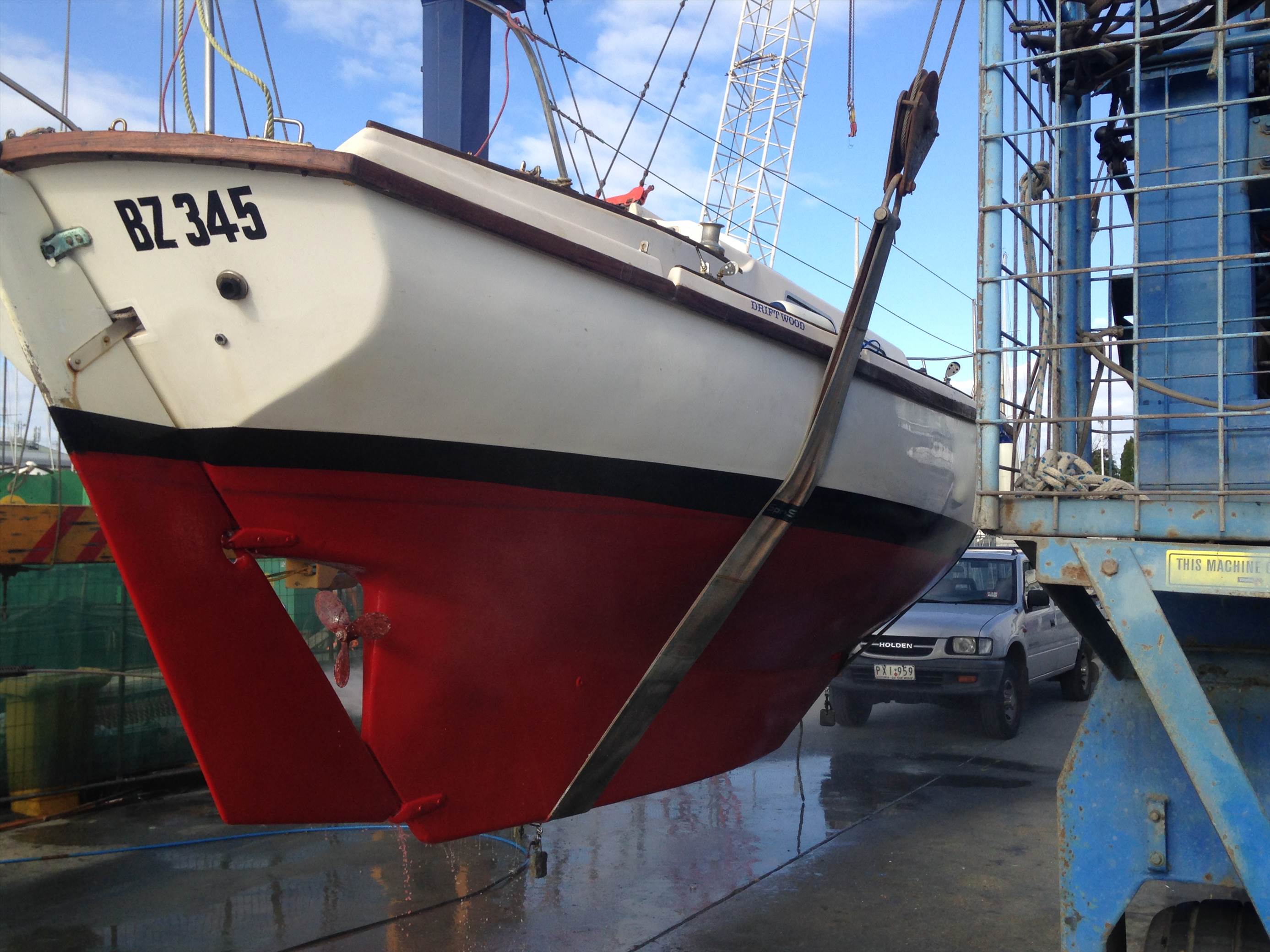 lifting the masts 008