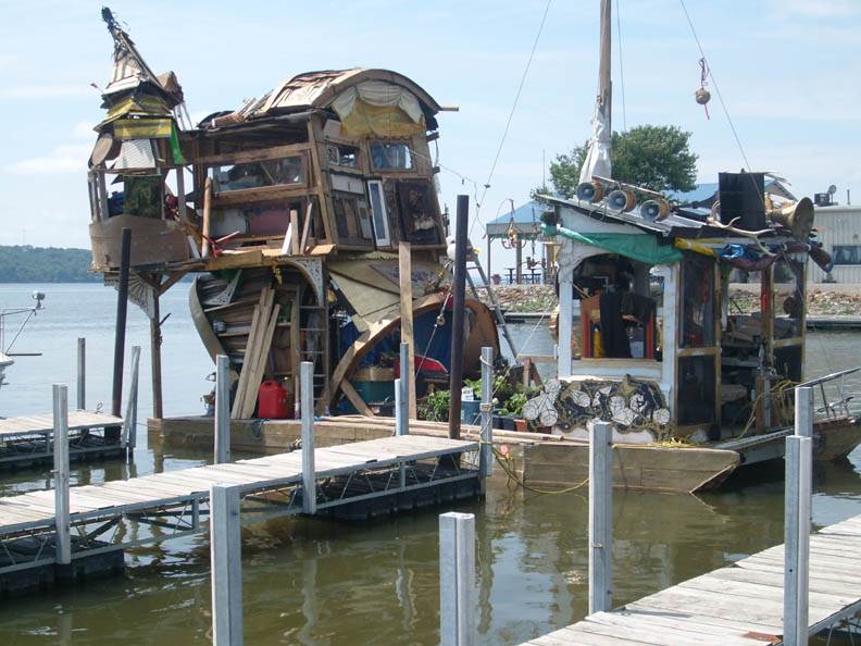 073107 minnesota strange boats 01