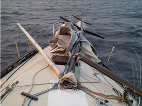 25 Broken Mast