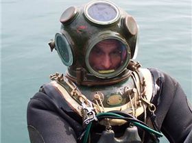 hard-hat-diving-suit sq