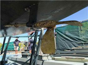 Old-style folding prop