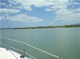 COASTAL SAILING ON STARCHASER