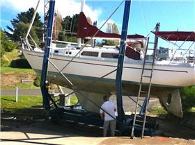 Cavalier 32 hull and skeg-rudder arrangement