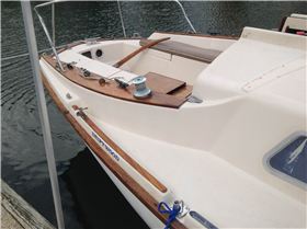 sanding and oiling the brite work 007