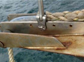 Adams 31 anchor roller