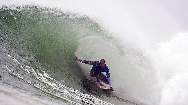 394071-111019-portugal-surfing