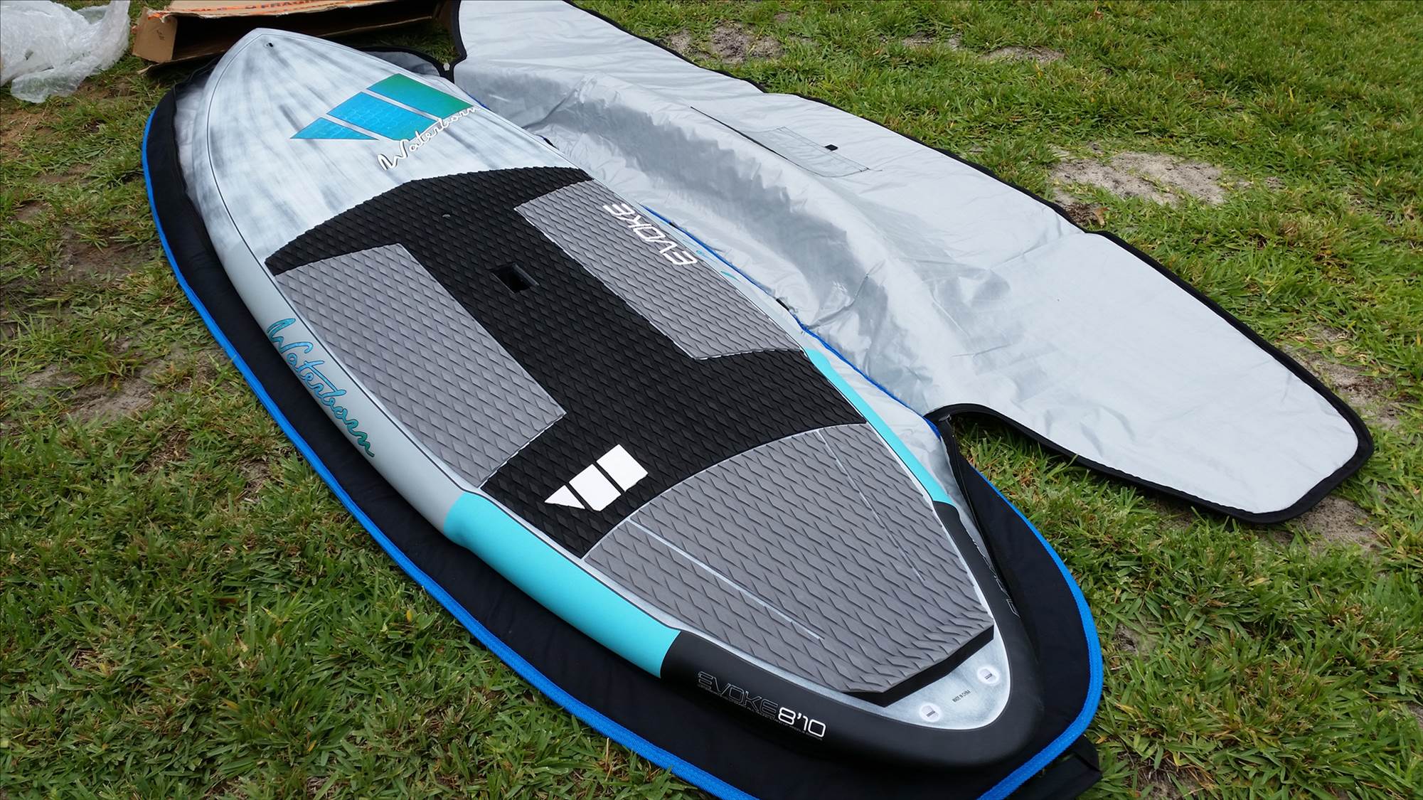 Waterborn Evoke 8'10" , 148L