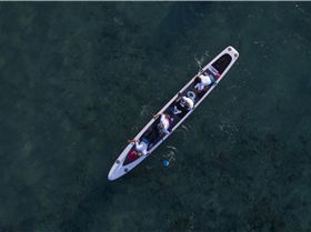 4 People Racing the Dragon