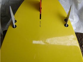 106\" SUP with small H2 FCS side fins & 7 3/4\" flexy centre fin