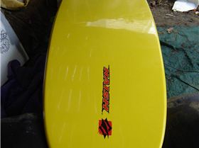 106\" SUP with small H2 FCS side fins & 7 3/4\" flexy centre fin
