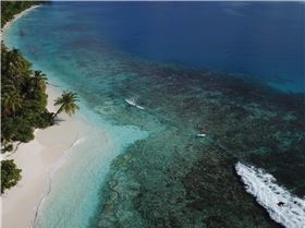 Maldives SUP Surfing