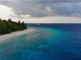 Maldives SUP Surfing