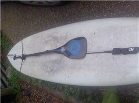 hold paddle to board