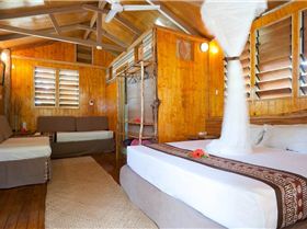 Island Lodge Interior