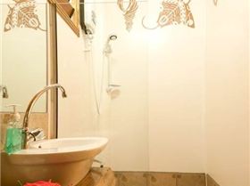 Island Lodge Ensuite