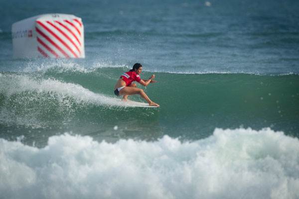 Kassia-Meador-Catch-the-Moment-surf-01