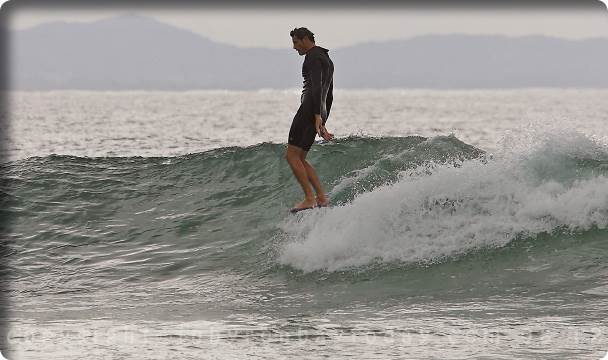 110712 5 hang ten byron bay
