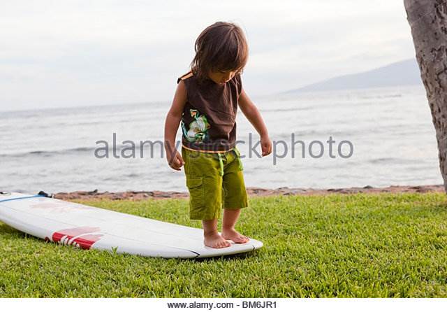 young-boy-hang-ten-surfboard-bm6jr1