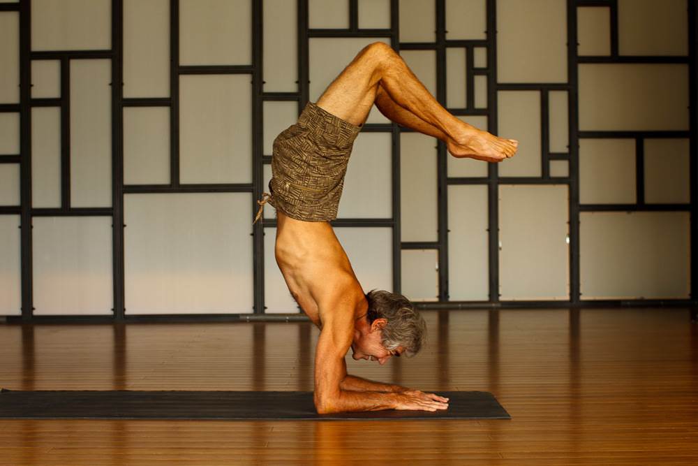 111001 gerrylopez-yoga 218+copy