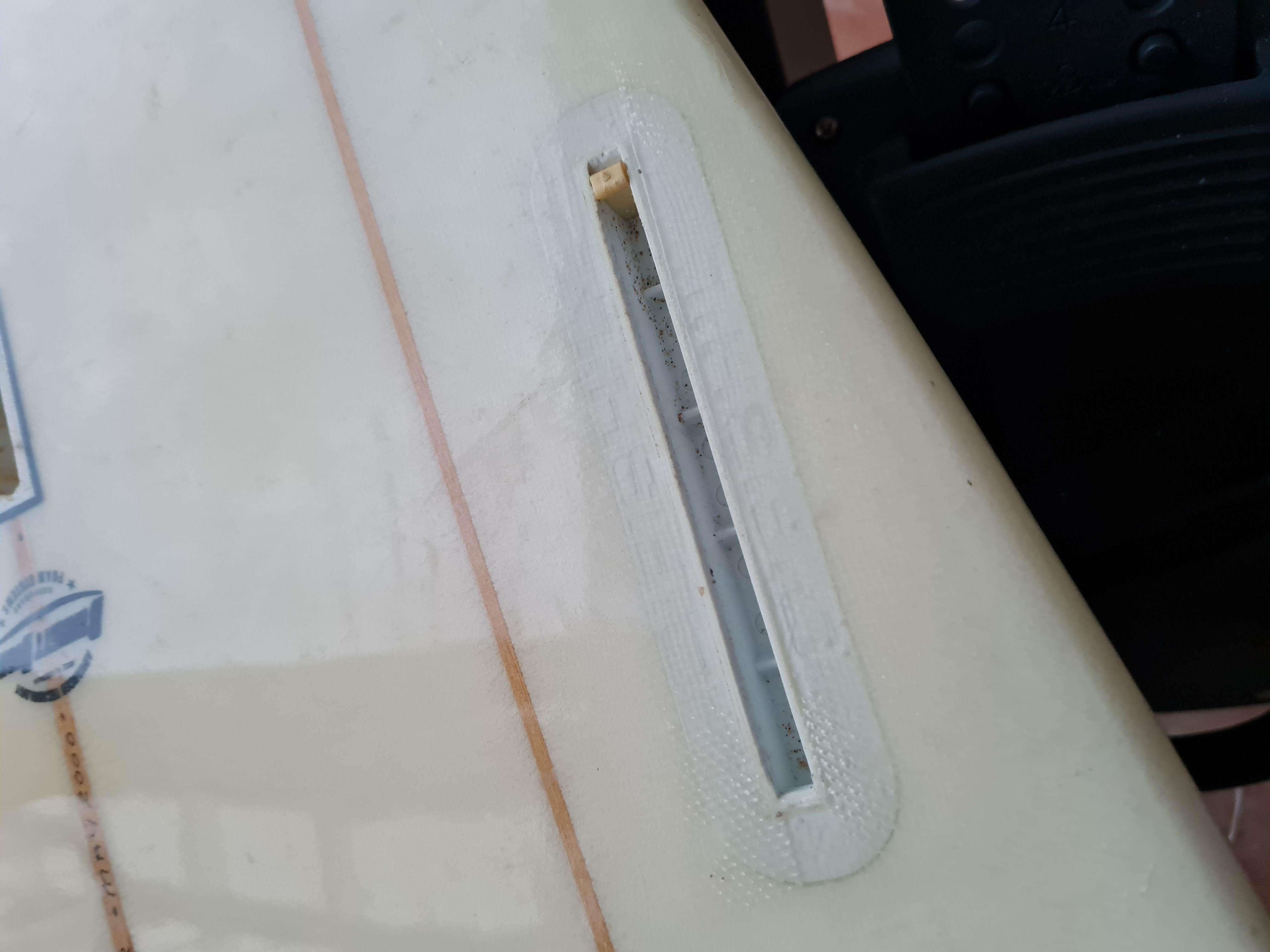 What type of fin attachment is this fin box?