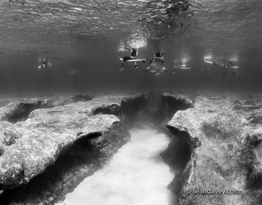 Pipe-Reef-Surfers[1]