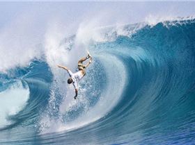 618901-worst-surf-wipeouts