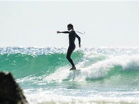 Beau-Young-longboard-surfing1