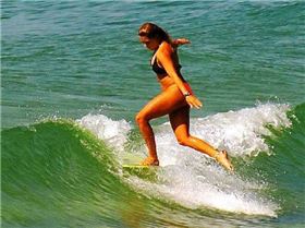 EDE 17-04-2015 SPORT 01 GRA150415surfing02 ct620x465