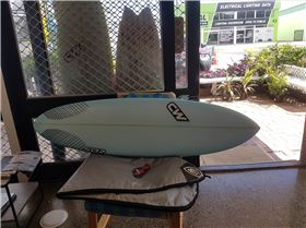 1555463607939-961421987