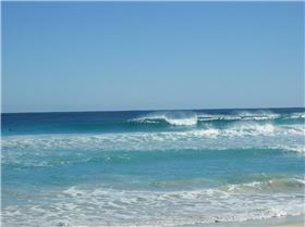 offshore, no one around,love mid week surfs!