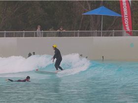 waveurbnsurf-sydneyleftone2024-09-2901-50-10qhaenkstill01