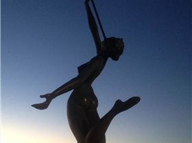 Main Beach Statue 009