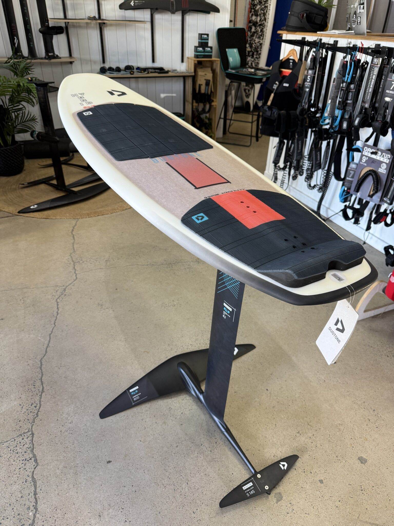 Duotone Hybrid SLS 2022 5'2" + Carve 3.0 SLS 800 Foil + Quick Mount 82cm Mast