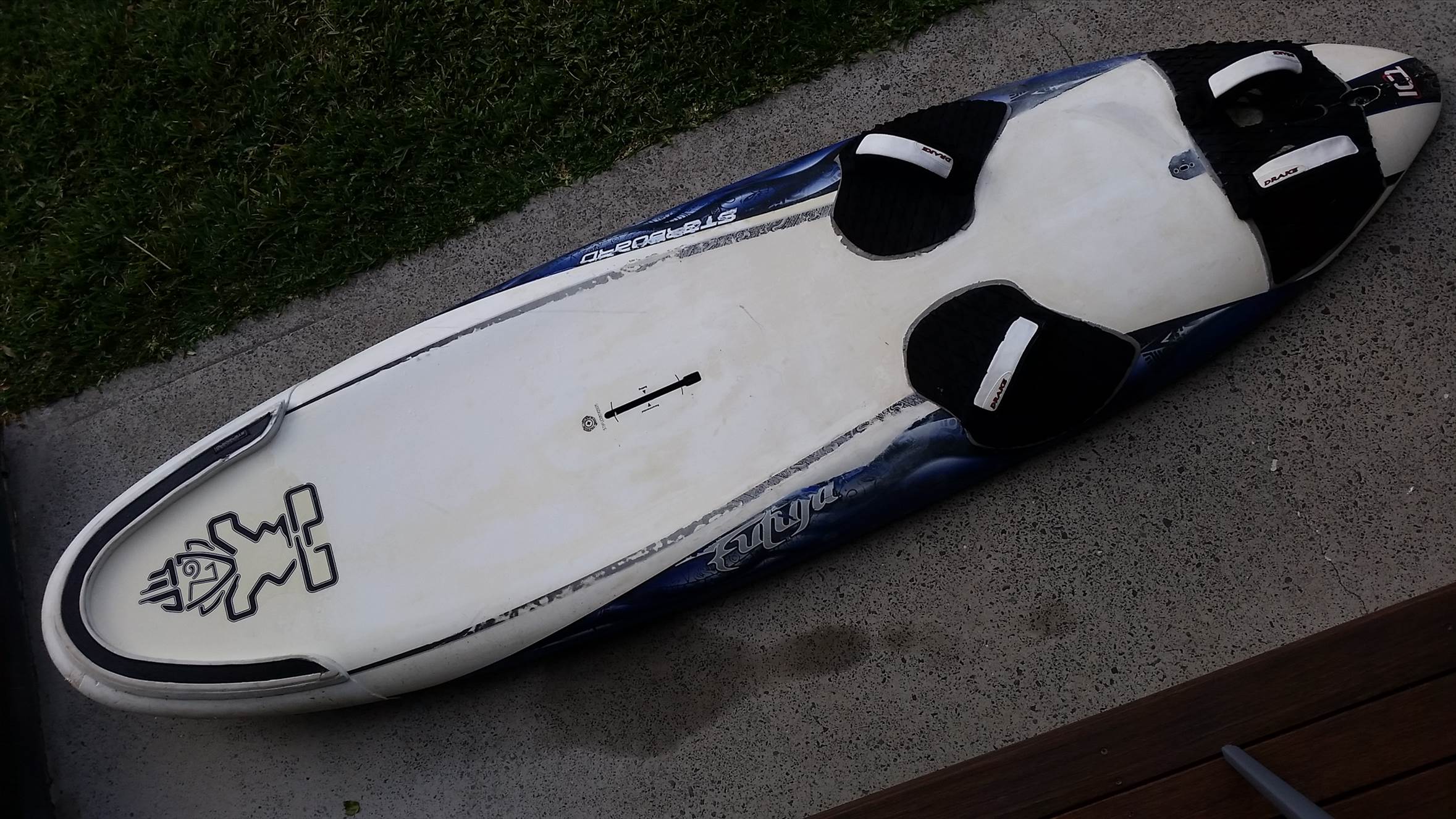 1463804679935-964834298