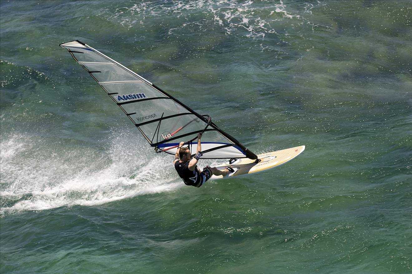 Blazing over the reef