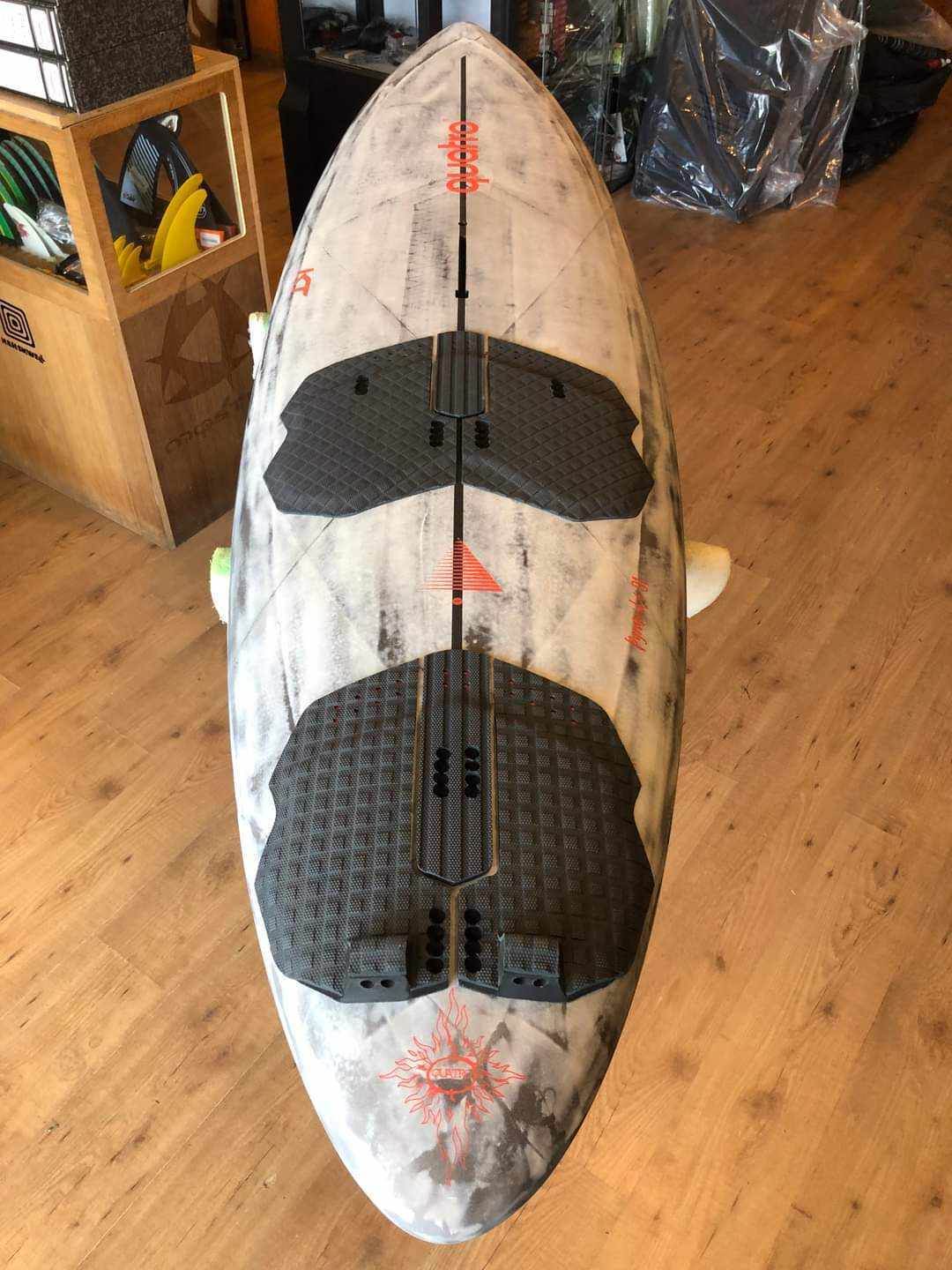 Quatro Pyramid 81 2024