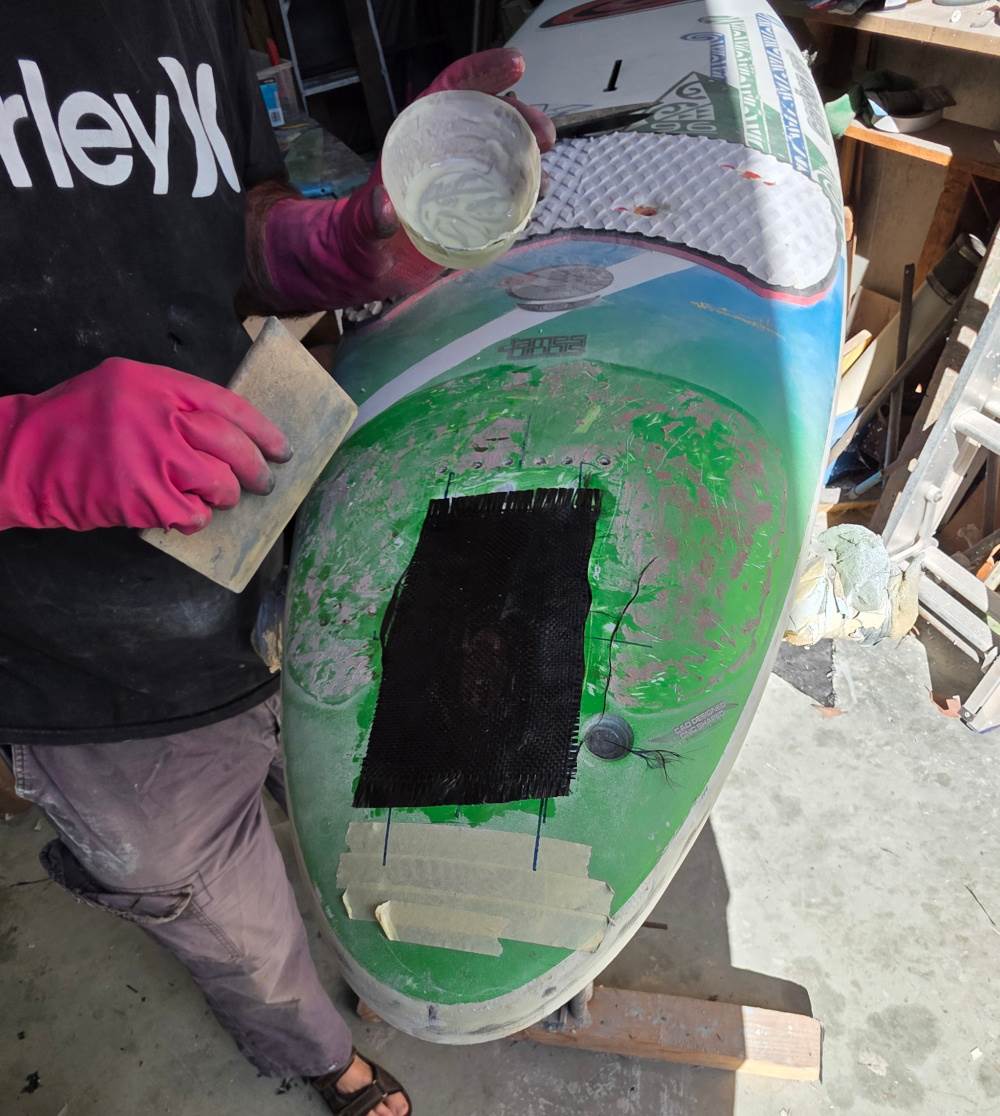 carbon going on to top of fin box