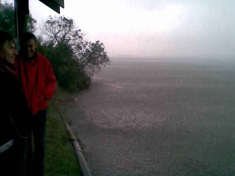 watching the rain and wind storm 26-04-09