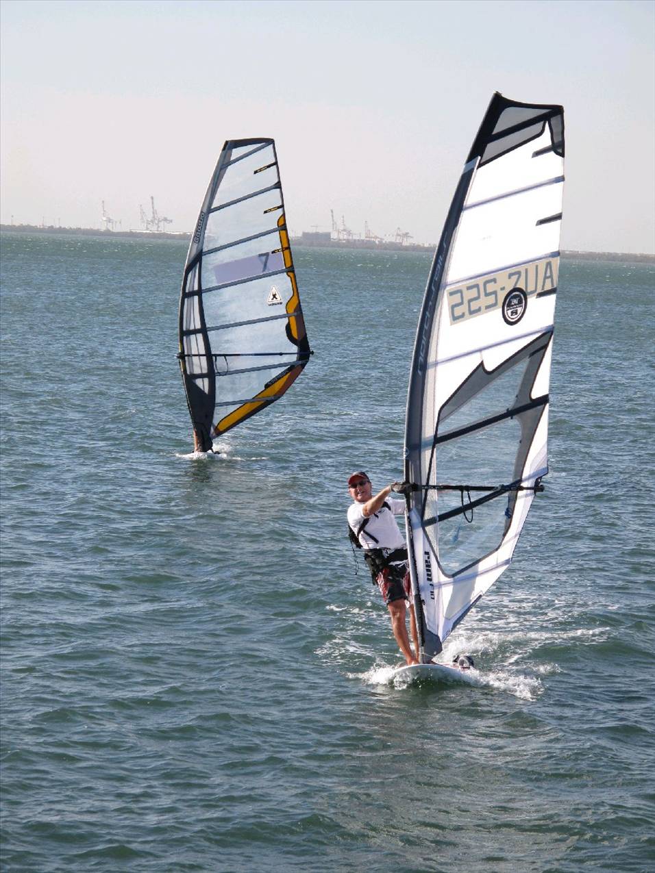 Julien and Ray having fun at Manly. Notice Julien's 10/10 gybe.