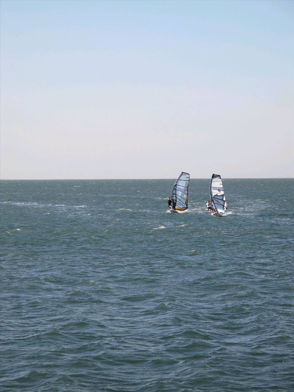 Julien and Ray having fun at Manly. Notice Julien's 10/10 gybe.