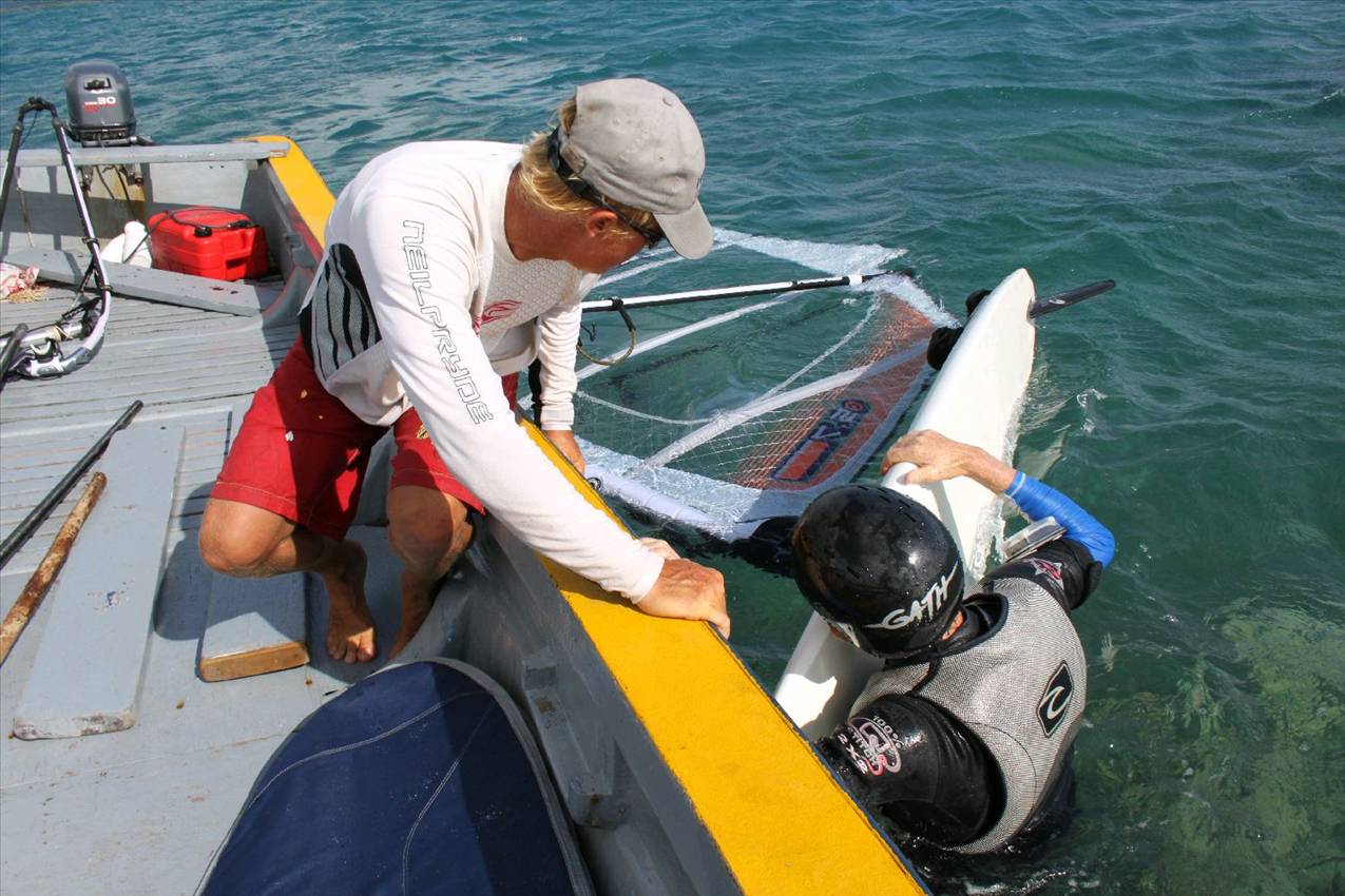 Unloading speed gear from boat