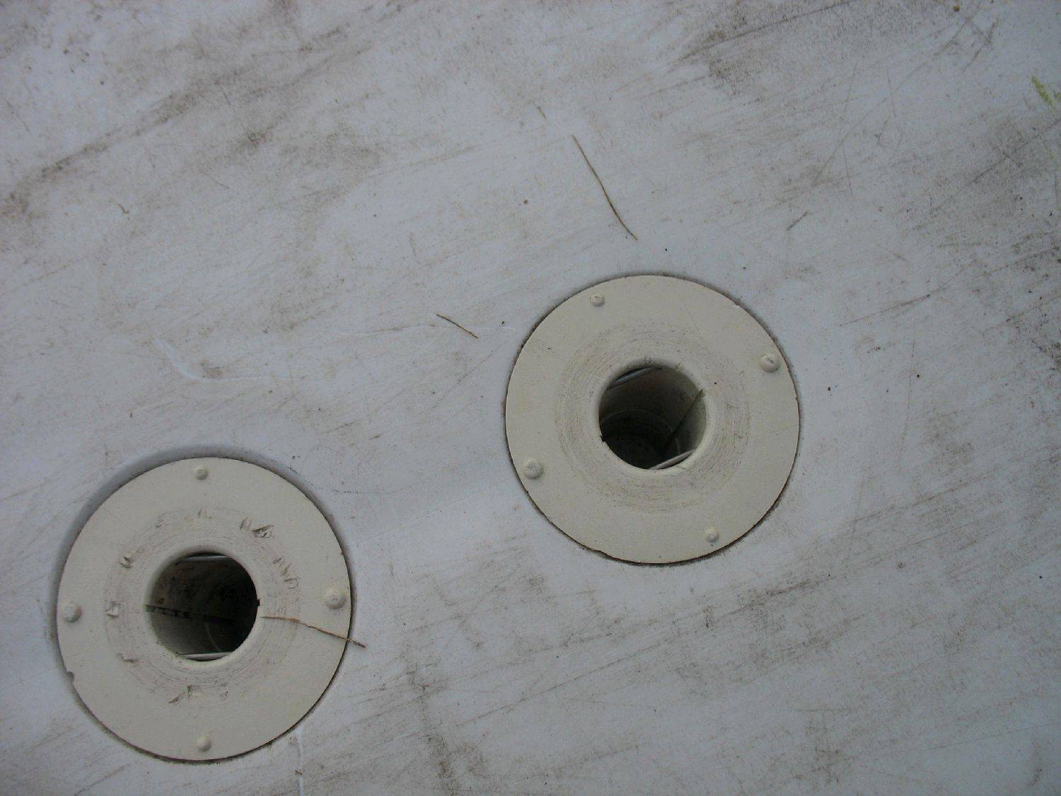 Tiga sailboard mast foot attachment