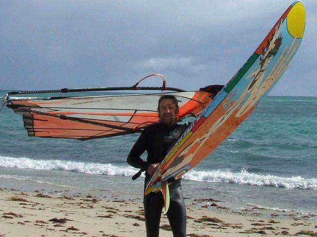 Coronation Beach Park  Geraldton  in a NORTHERLY  puts a smile on the dial. Rushton got one ,ME to c