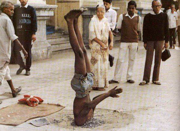 usersjohnborthwickpicturesiphoto-libraryoriginals2008man-with-head-in-the-ground