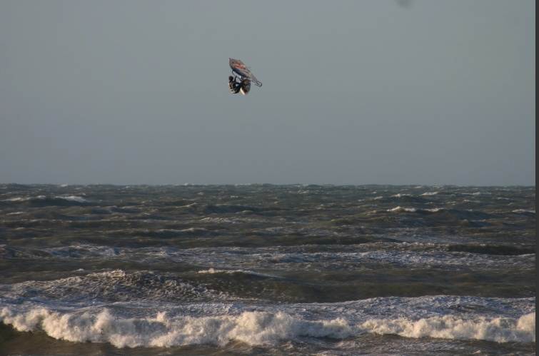 Phillip K?ster jumping seriously high