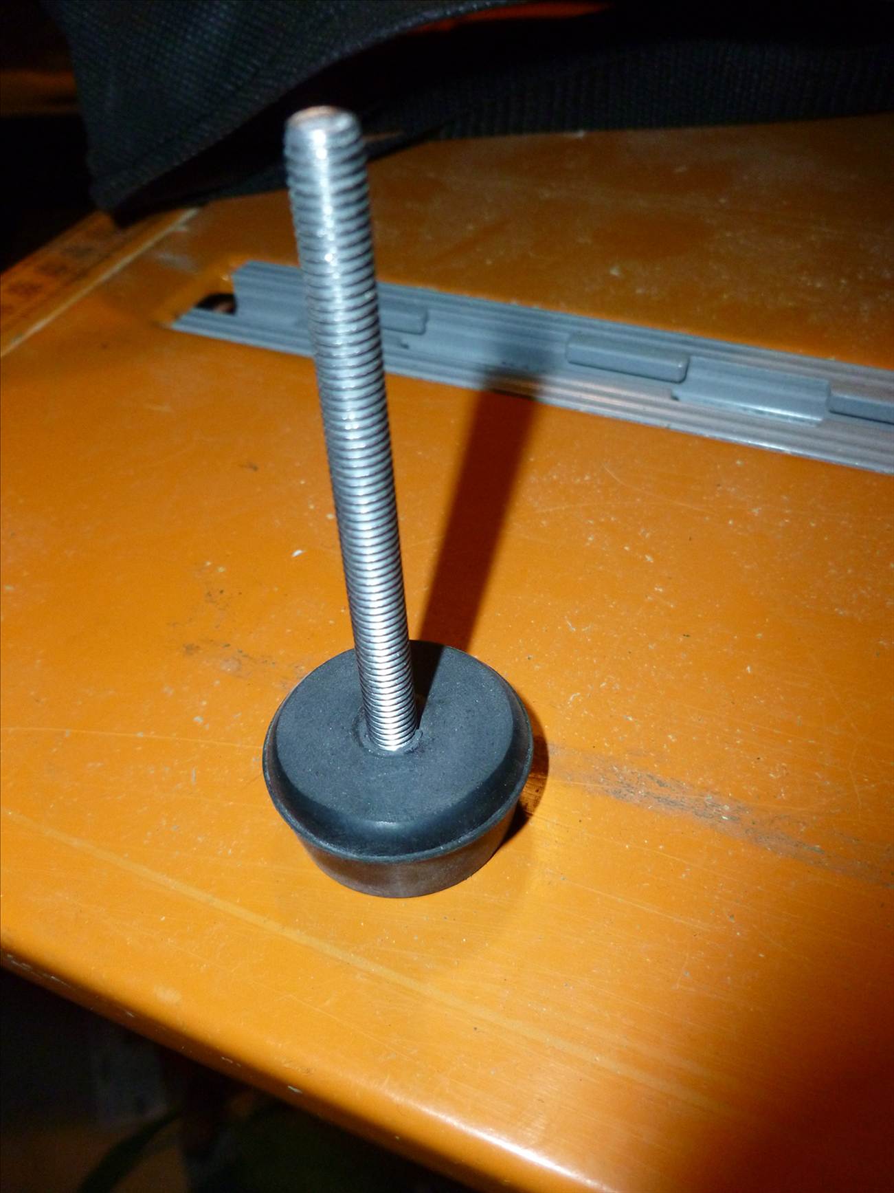 rubber stops for deep tuttle fin bolts