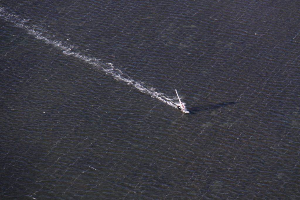 VH-FMI WIN P-ROAD 143