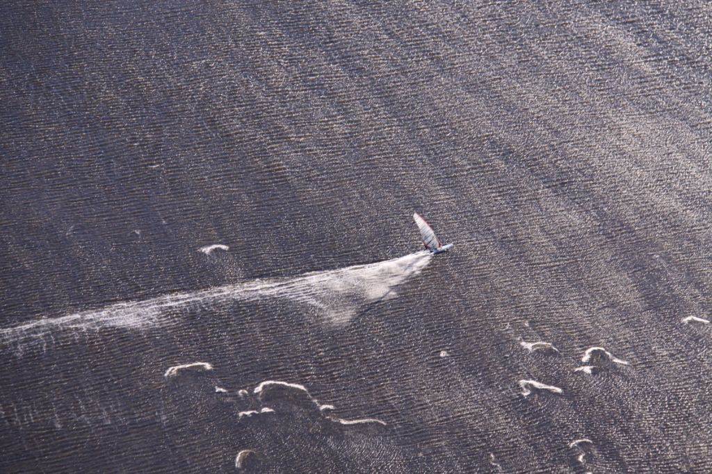 VH-FMI WIN P-ROAD 158