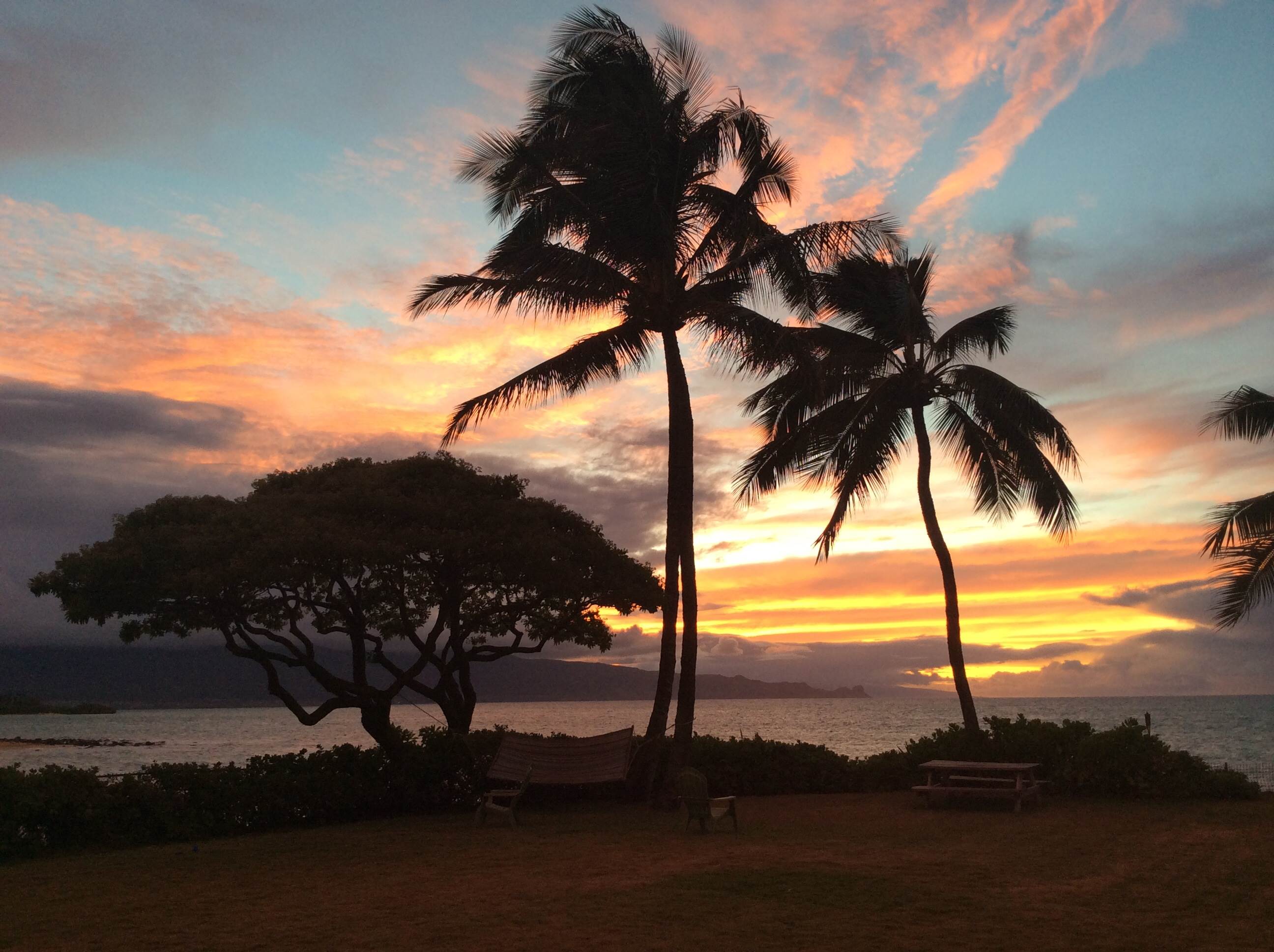 maui sunset looking yo Sprecks